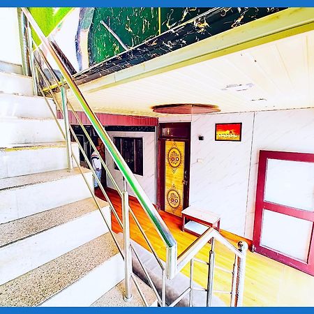 Flattiess ! Hotel Near Mall Road - Open Sitting Area On Terrace With Full Naini Lake View And Mountain Valley View - Wi Fi - Room Service Available - Top Rated Hotel ナイニタール エクステリア 写真