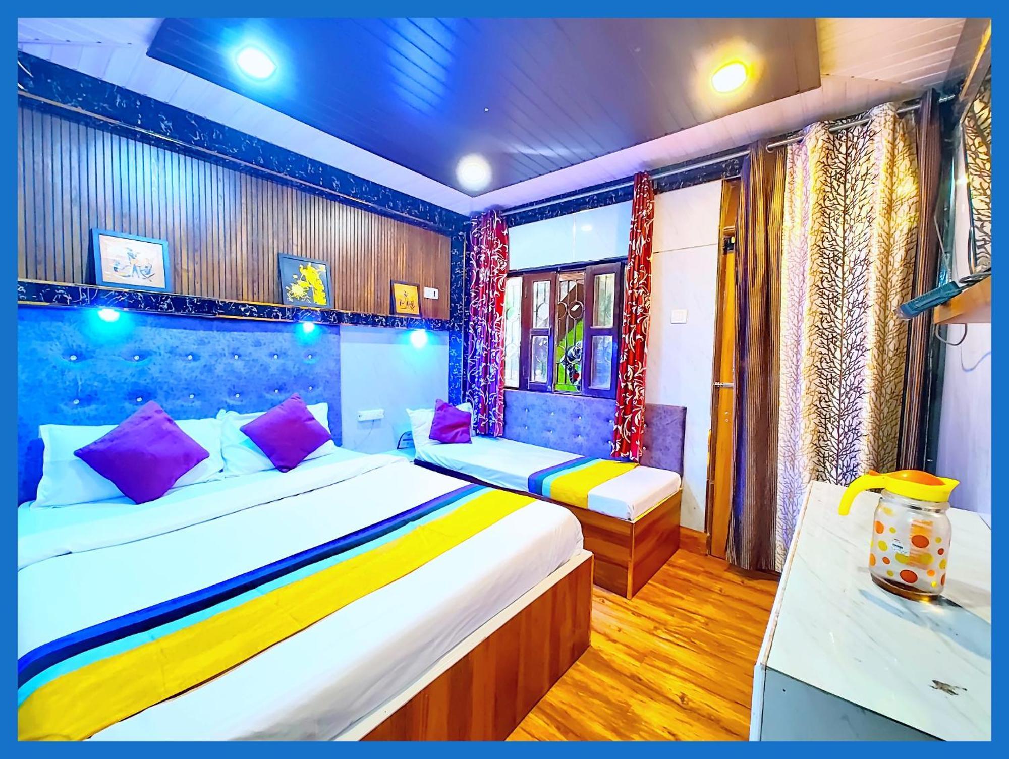Flattiess ! Hotel Near Mall Road - Open Sitting Area On Terrace With Full Naini Lake View And Mountain Valley View - Wi Fi - Room Service Available - Top Rated Hotel ナイニタール エクステリア 写真