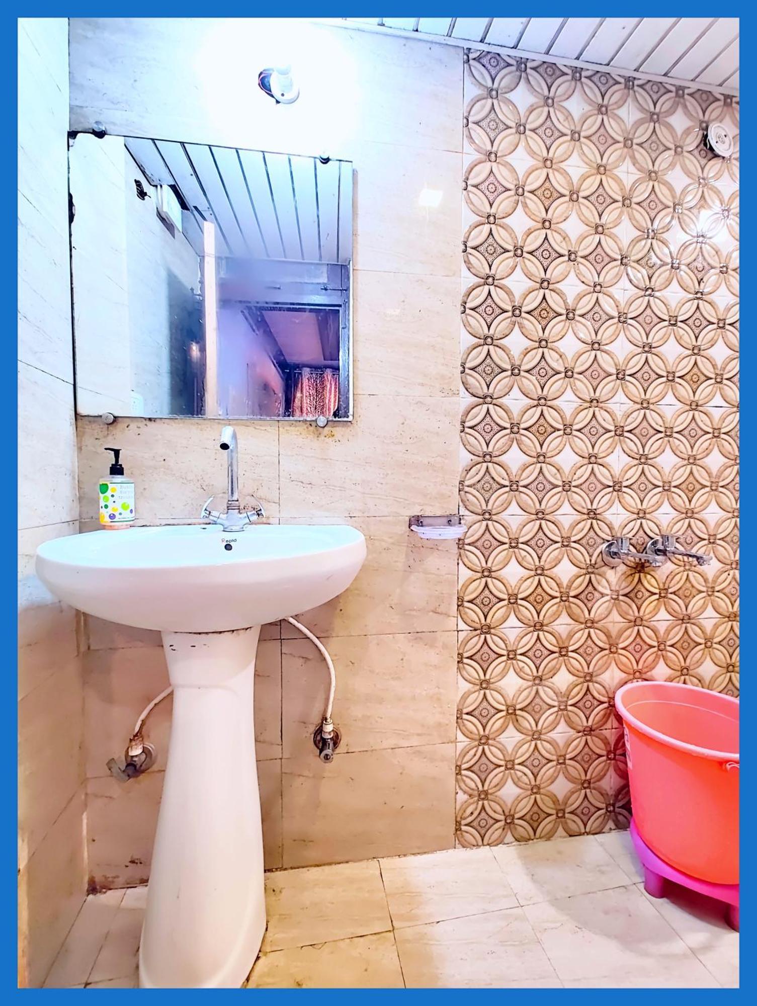 Flattiess ! Hotel Near Mall Road - Open Sitting Area On Terrace With Full Naini Lake View And Mountain Valley View - Wi Fi - Room Service Available - Top Rated Hotel ナイニタール エクステリア 写真